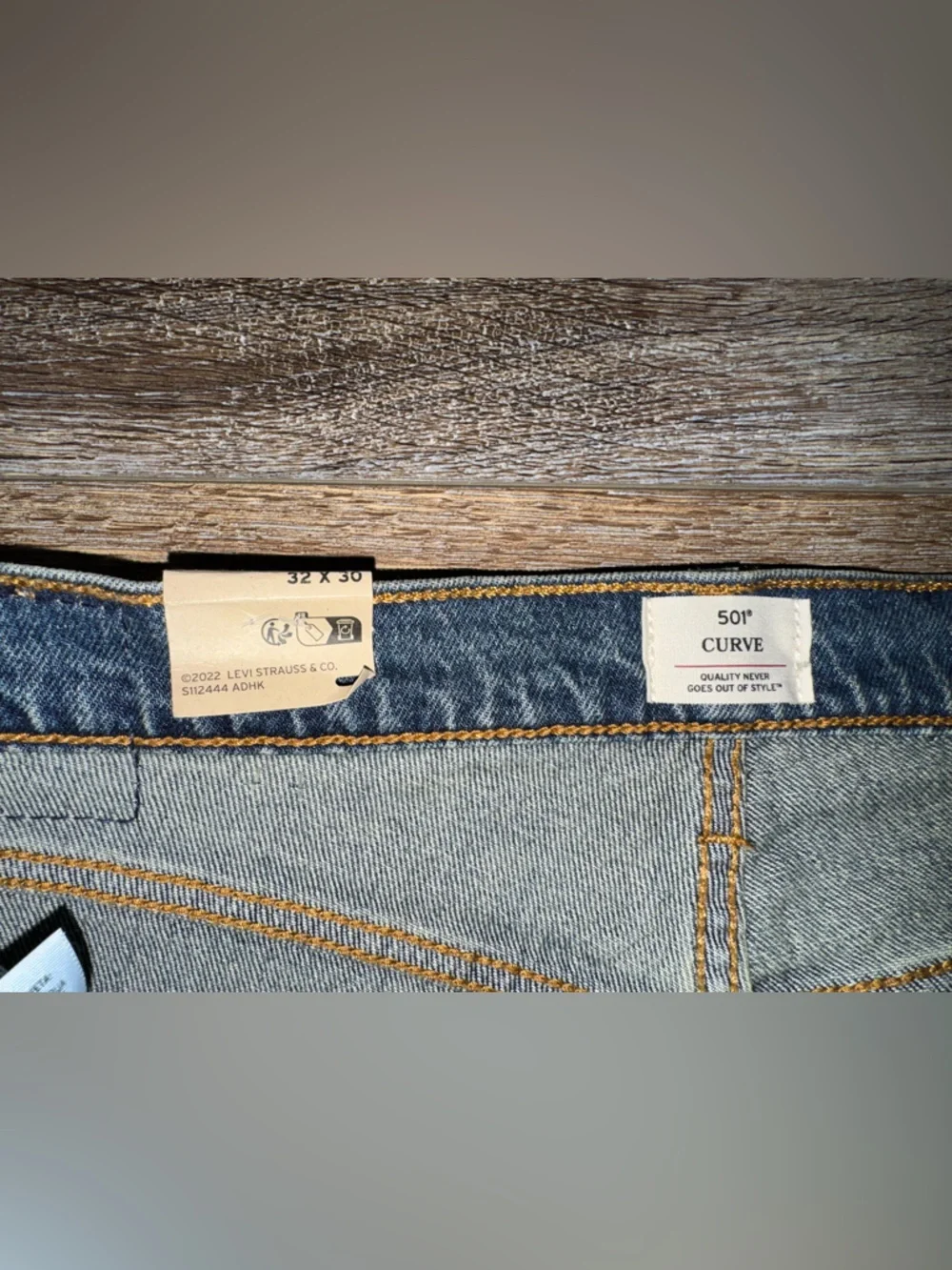 NWT 501 Curve High Waist Straight Leg Medium Wash Studded Jeans Size 32x30 - Picture 5 of 14